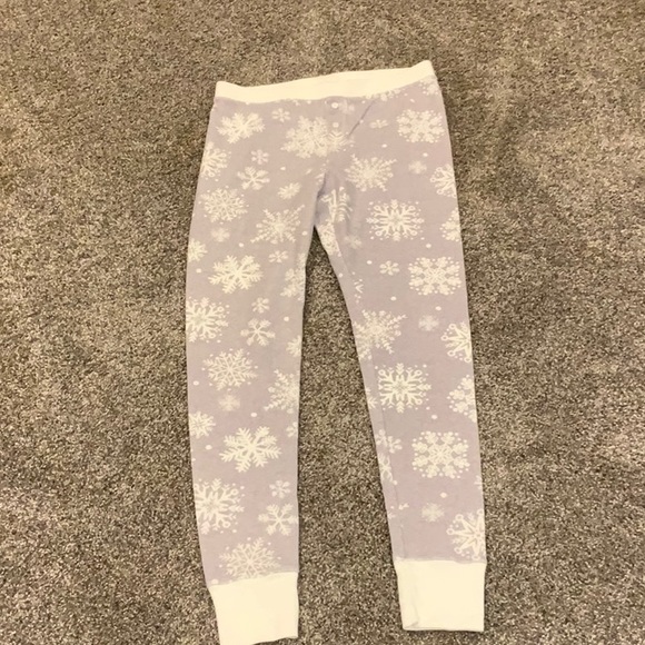 Old Navy Women’s Thermal grey and white snowflake pjs size medium - Picture 1 of 4